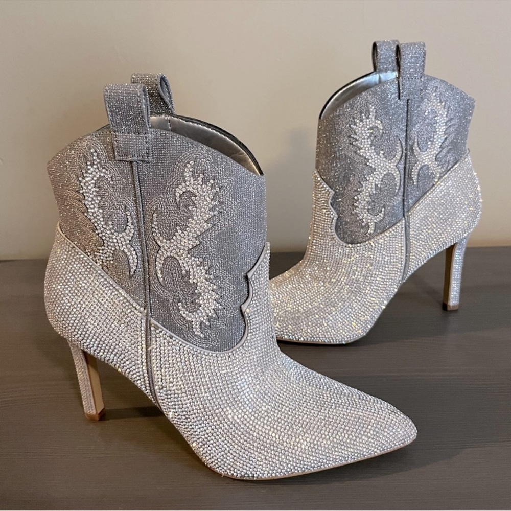 Gianni Bini western rhinestone silver copy point toe heel boot bootie shoe 6